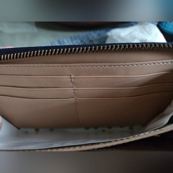 Kate Spade Zip around wallet New - Picture 4 of 4